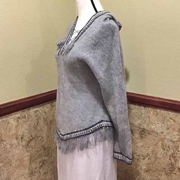 100% Baby Alpaca Sweater Small Women’s Gray Hooded Fringe Long Sleeve - Picture 2 of 6